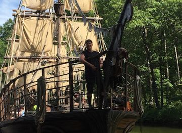 missouri/osage-plains/attraction/jolly-charters