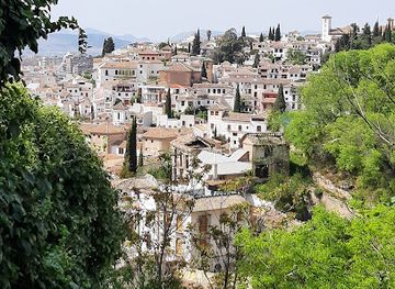 spain/granada/realejo-san-matias/attraction/puerta-de-las-granadas
