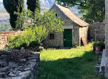 croatia/makarska/attraction/eko-etno-sela-tugare-central-dalmatia-croatia-theme-trails