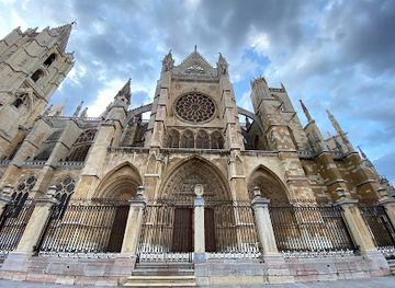 spain/castile-and-leon/attraction/catedral-de-leon