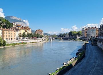 france/grenoble/attraction/fontaine-au-lion