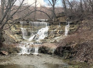 kansas/tallgrass-prairie-national-preserve/attraction/chase-lake-falls-trail