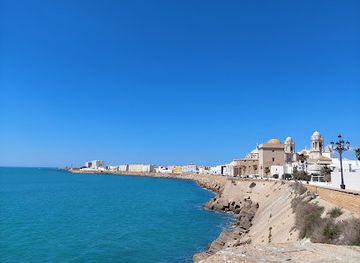 spain/cadiz/old-town/attraction/paseo-maritimo-de-cadiz
