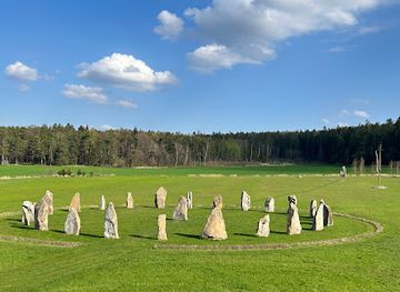 czechia/south-bohemia/attraction/stonehenge-holasovice