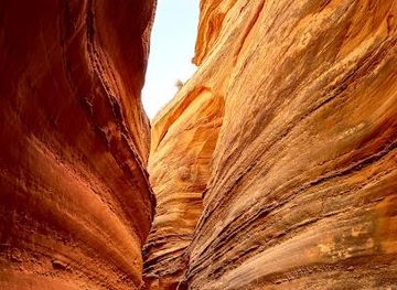 utah/escalante/attraction/peek-a-boo-slot-canyon