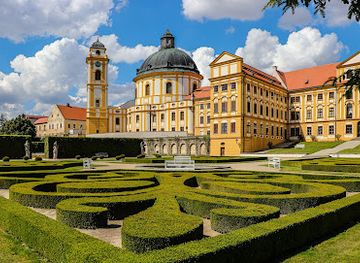 czechia/north-moravia/attraction/castle-jaromerice-nad-rokytnou