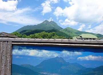 japan/yufuin/attraction/yubatake-onsen