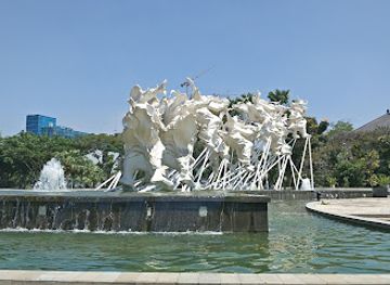 indonesia/surabaya/attraction/taman-menggapai-cakrawala-sculpture