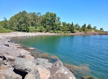 minnesota/superior-national-forest/attraction/the-breakwater-and-lighthouse