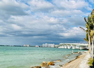 florida/sarasota-beaches/attraction/ringling-bridge-causeway-park