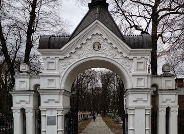 poland/lublin/attraction/zabytkowa-brama-prawoslawnej-czesci-cmentarza