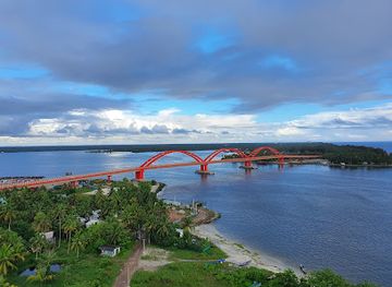 india/kerala-backwaters/attraction/pentagon-lighthouse-valiyazheekkal