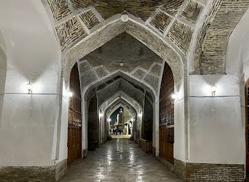 uzbekistan/bukhara-region/attraction/toqi-telpakfurushon