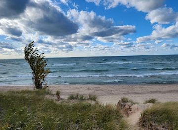 michigan/saugatuck/attraction/oval-beach-sledding-dune
