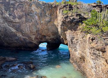 sint-maarten/great-bay-beach/attraction/david-s-hole