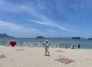 malaysia/langkawi-archipelago/attraction/tanjung-rhu-beach