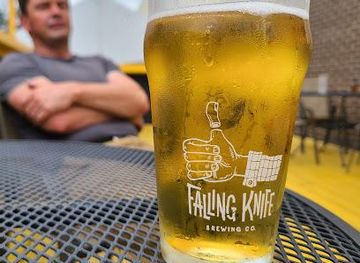 minnesota/minneapolis/attraction/falling-knife-brewing-company