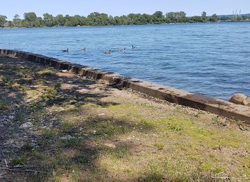 pennsylvania/presque-isle-state-park/attraction/perry-monument