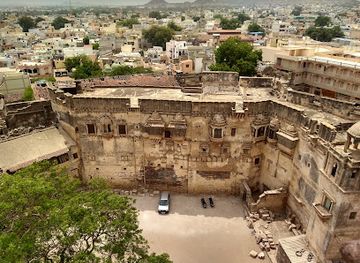 india/kutch/attraction/aaina-mahal