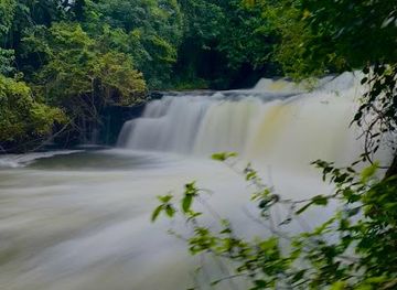 ghana/lake-volta/attraction/asikam-waterfall