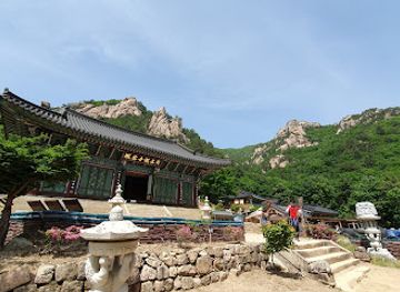 south-korea/seoraksan-national-park/attraction/madung-ryeong-samgeori-madung-ryeong-oseaam-gongnyeong-seon-bungijeom