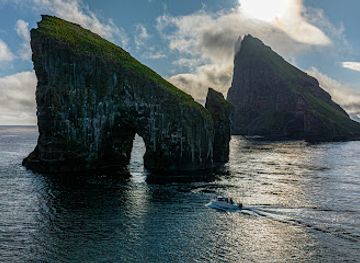 faroe-islands/koltur/attraction/puffin-safari-boat-tours