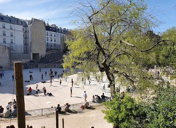 france/paris/latin-quarter/attraction/square-des-arenes-de-lutece