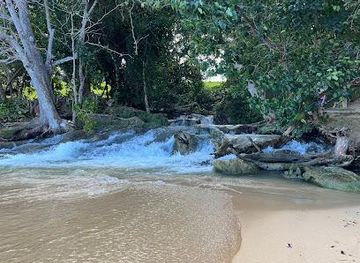jamaica/runaway-bay/attraction/laughing-waters-beach