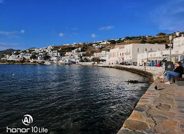greece/mykonos/psarou/attraction/manto-mavrogenous-statue