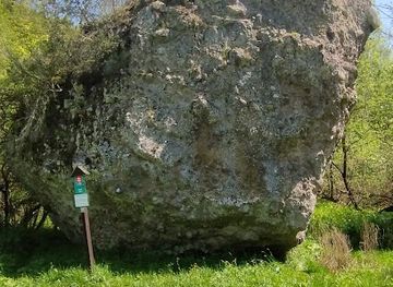 slovakia/horna-nitra/attraction/batovsky-balvan