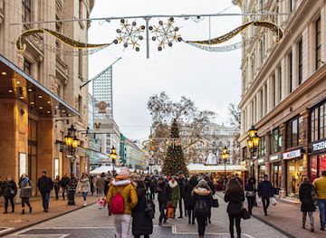 hungary/central-hungary/attraction/vaci-utca