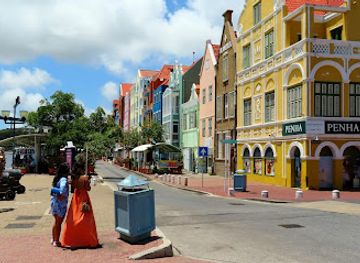 curacao/willemstad/otrobanda/attraction/the-waterfront