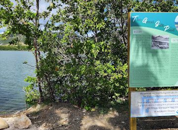 sint-maarten/cupecoy-beach/attraction/great-salt-pond-birding-platform