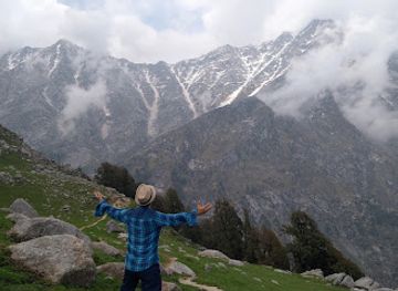 india/mcleodganj/attraction/lahesh-cave