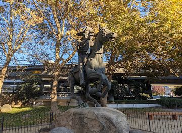 california/sacramento/attraction/pony-express-statue