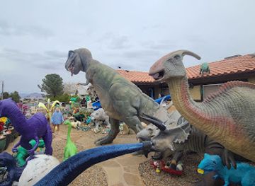 nevada/clark-county/attraction/shan-gri-la-prehistoric-park-aka-the-dinosaur-house