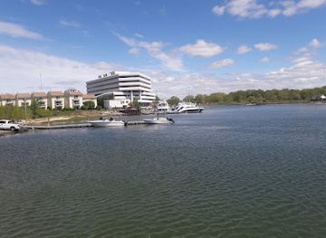 connecticut/stamford/harbor-point/attraction/west-beach