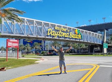 florida/daytona-beach/attraction/welcome-to-daytona-beach-sign