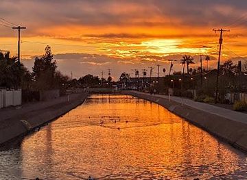arizona/chandler/attraction/arizona-canal