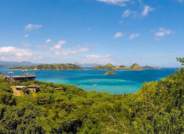 indonesia/labuan-bajo/attraction/pantai-wae-rana