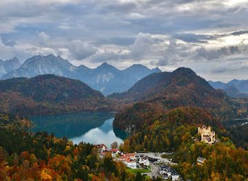 germany/alps/attraction/aussichtspunkt-auf-tal-und-schloss