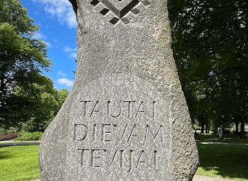 latvia/kurzeme/attraction/ernests-brastins-monument