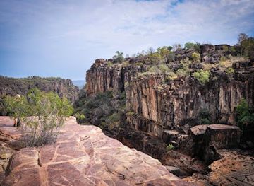 australia/kakadu-national-park/attraction/anbangbang-rock-shelter