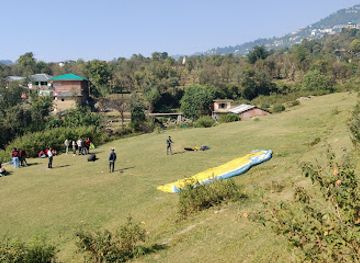 india/mcleodganj/attraction/paragliding-landing-ground