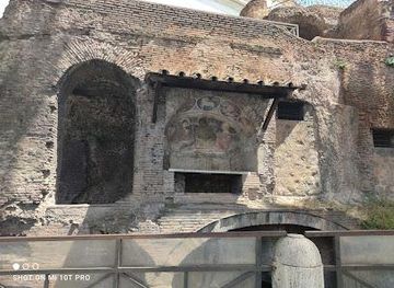 italy/rome/attraction/insula-romana
