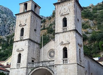montenegro/kotor/attraction/Trg-od-Oruzja