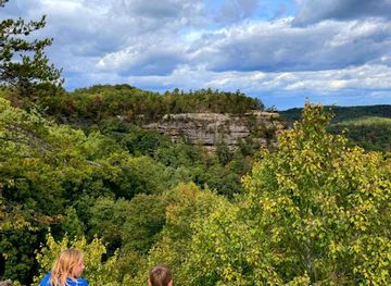 kentucky/red-river-gorge-geological-area/attraction/natural-bridge-state-park-woodland-center