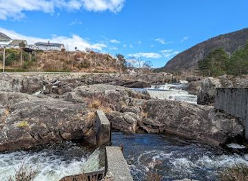 norway/preikestolen/attraction/the-waterfall-in-the-jorpelands-river-and-the-nature-path