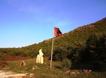 albania/has/attraction/monumenti-i-skenderbeut-ne-vajkal