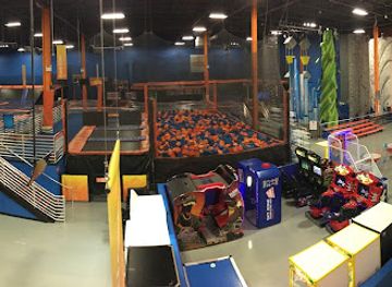 pennsylvania/delaware-valley/attraction/sky-zone-trampoline-park